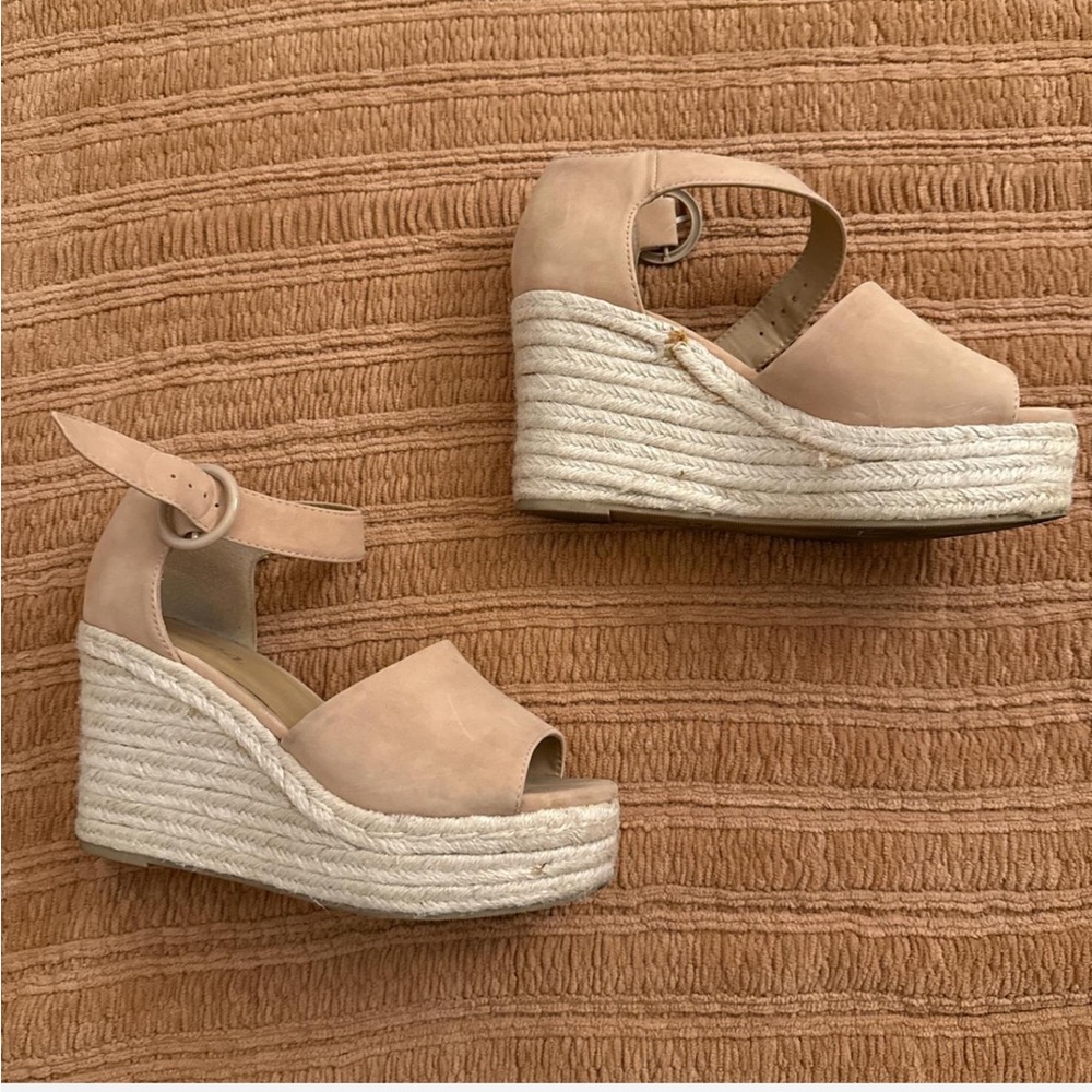 SODA Women's Tan Wedge Espadrilles
